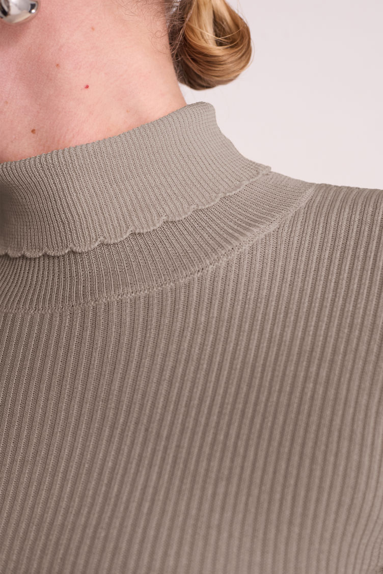 Hattie Turtle Neck