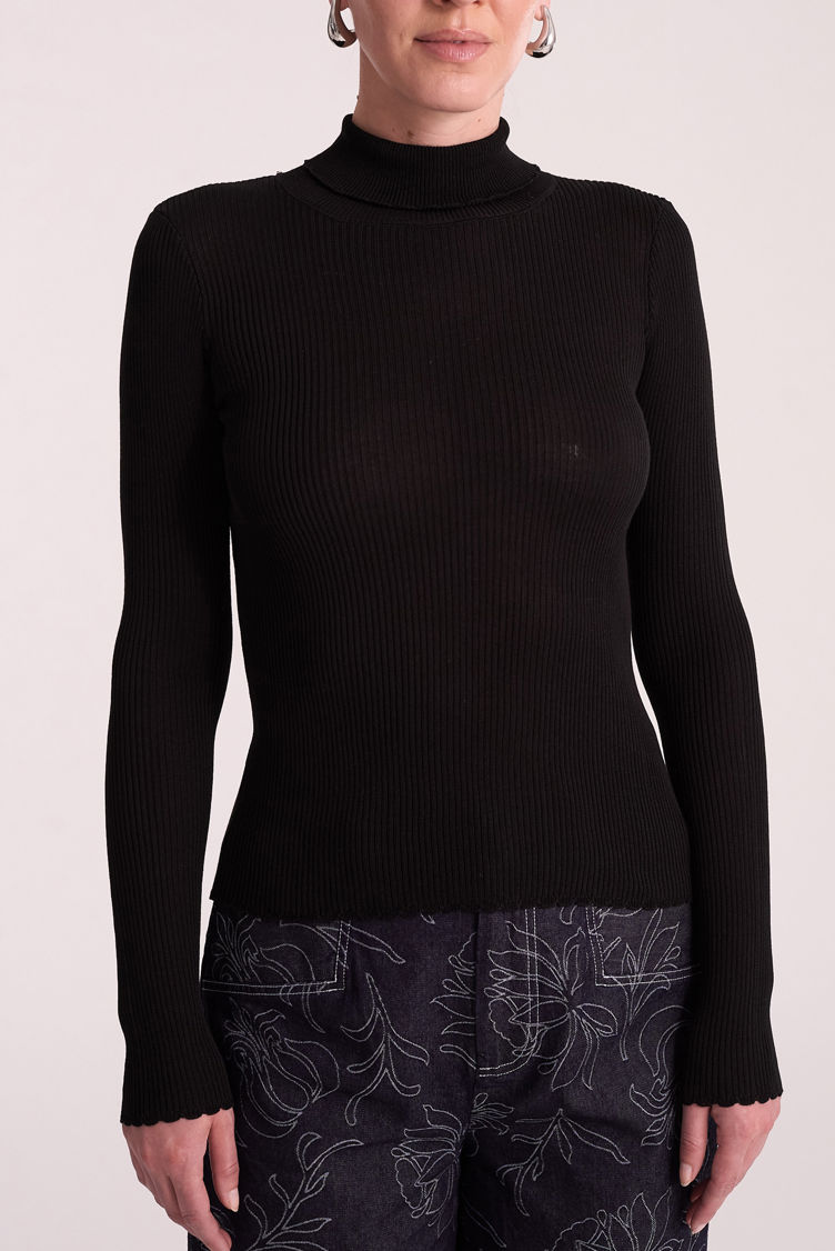Hattie Turtle Neck