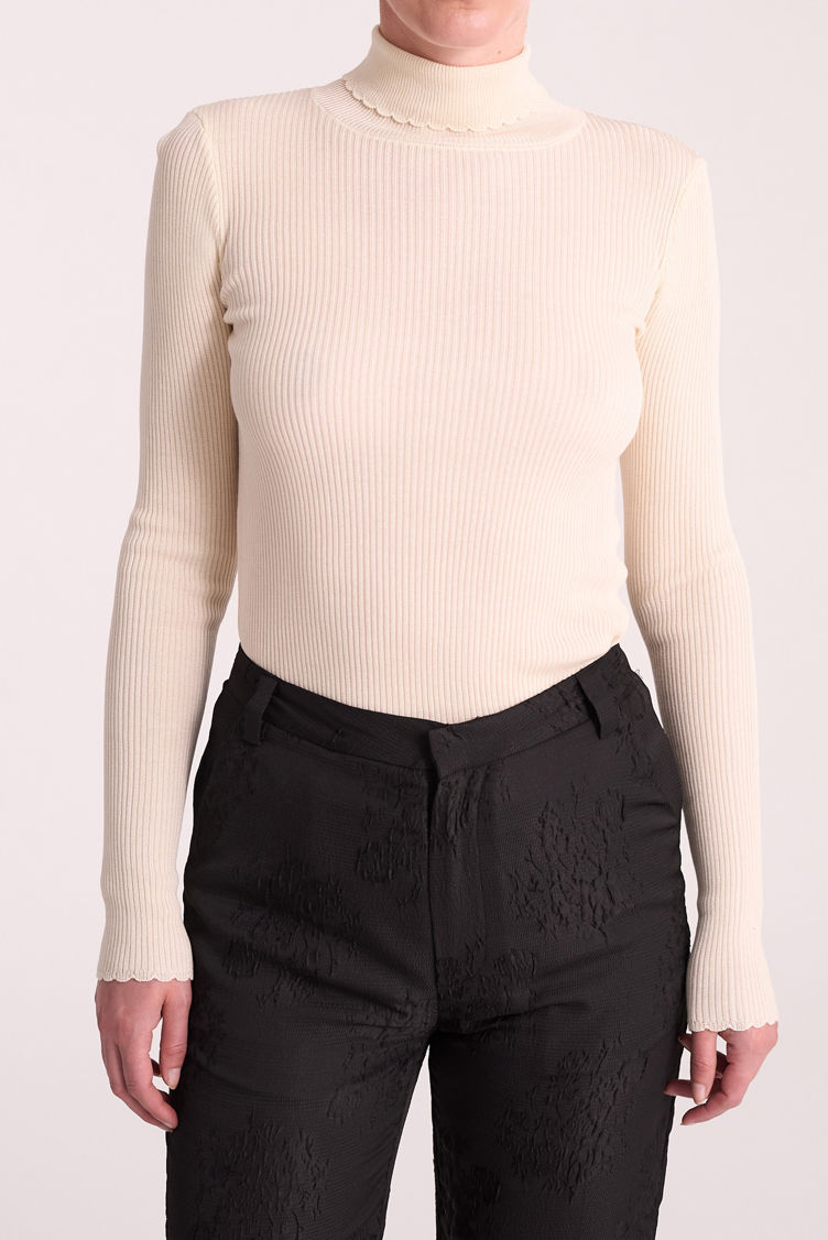 Hattie Turtle Neck